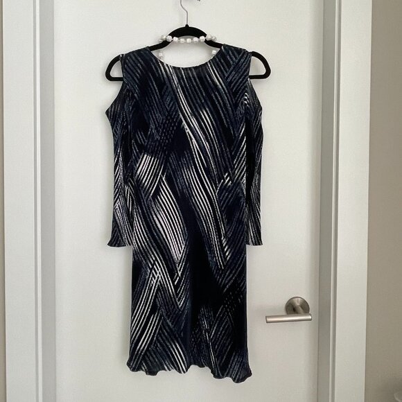 Flowy Tunic 3/4 Sleeves Cold Shoulder Navy White Top XL - Picture 2 of 3